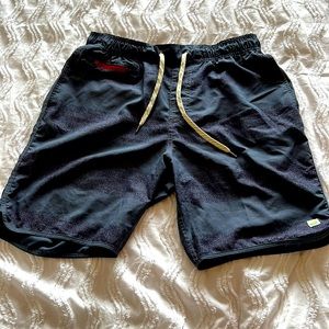Vuori Kore Shorts - Large